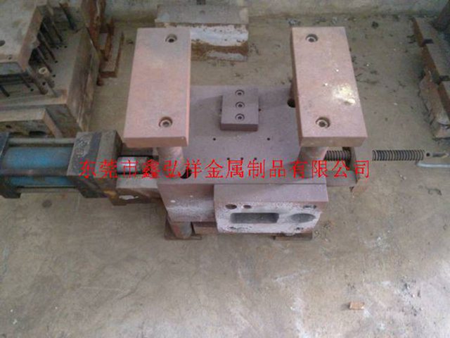 鑫弘祥重力鑄造：鑄件平板如何放置于調整？